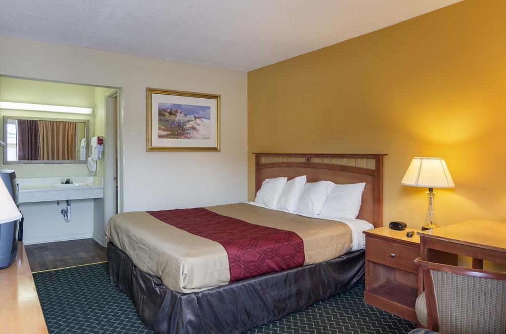 Econo Lodge Petersburg - Fort Lee Room photo